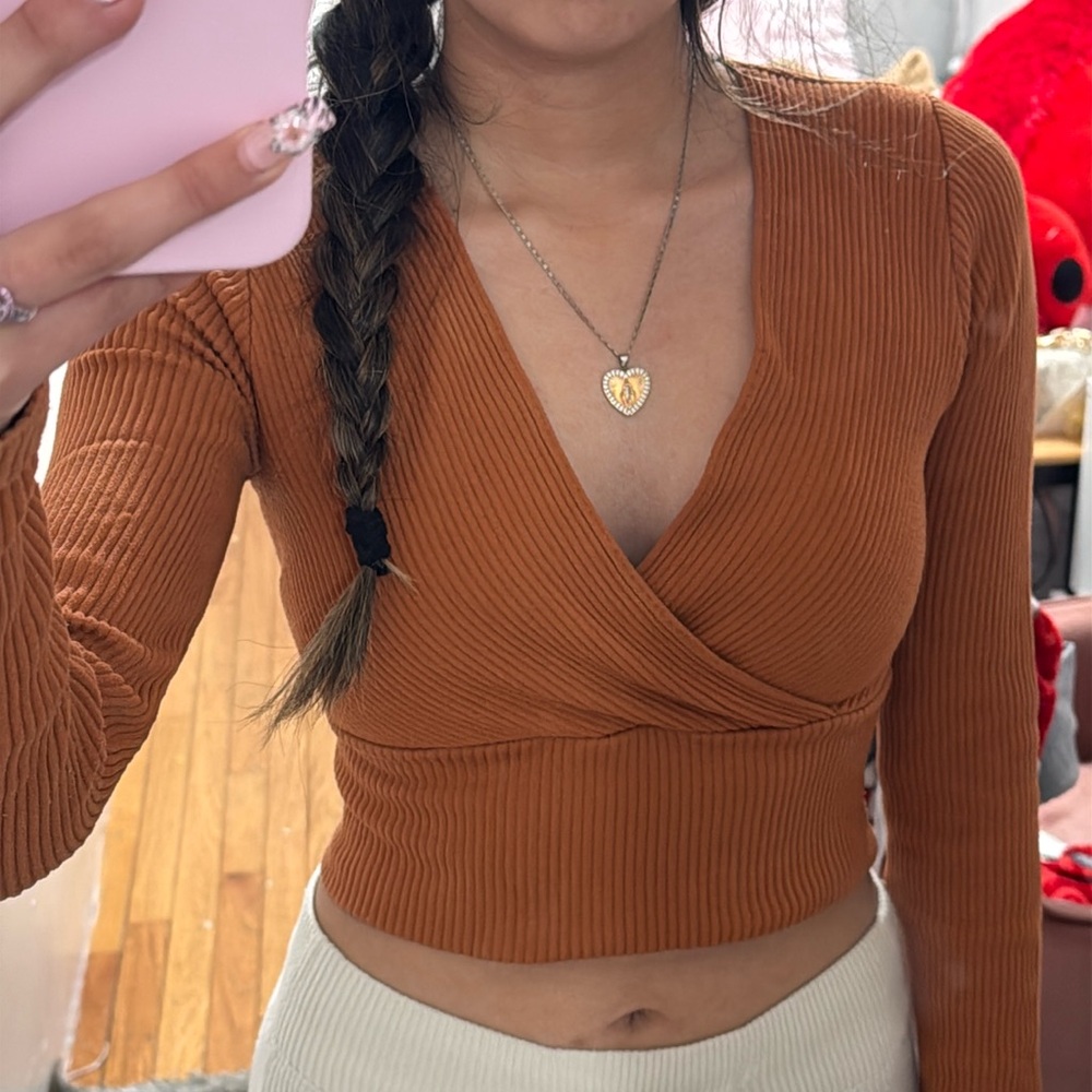 FOREVER 21 long sleeve V cut shirt